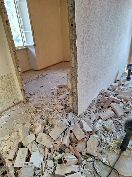 Albergo Etrusco vor und während der Renovation, Bild 1 von 24