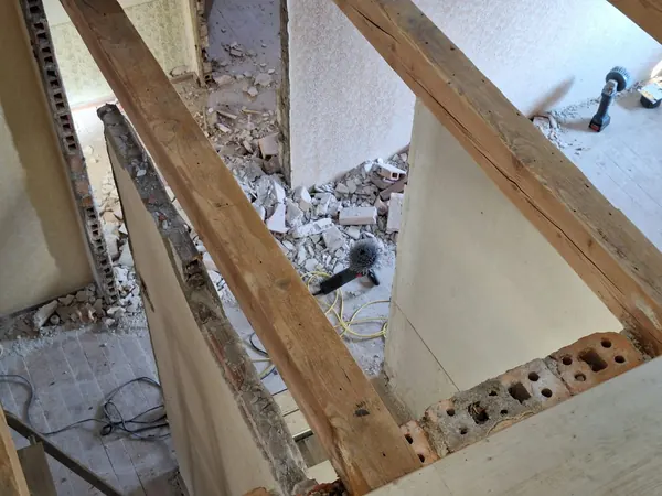 Albergo Etrusco vor und während der Renovation, Bild 10 von 24